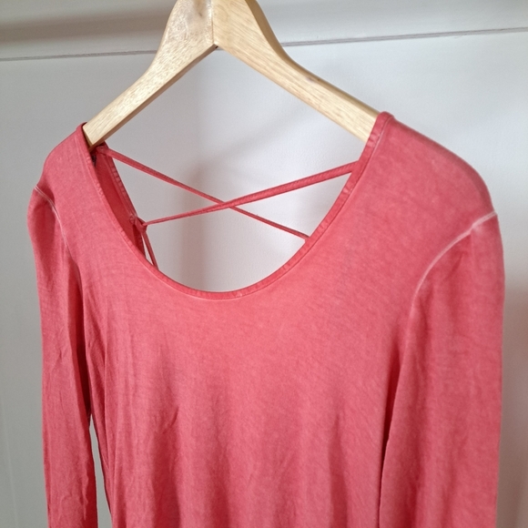 Jessica Simpson | Pink acid wash open cross back cropped sleeve shirt - Picture 5 of 13